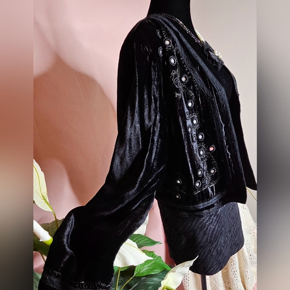 White Stag Velvet jacket embellished with silver beads, open front size Medium - Picture 5 of 11